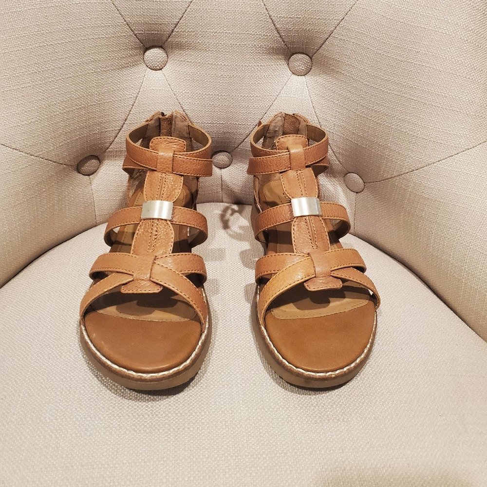 NWOB!! Comfortiva Womens Wyola Gladiator Sandals Brown Leather Zipper Wedges